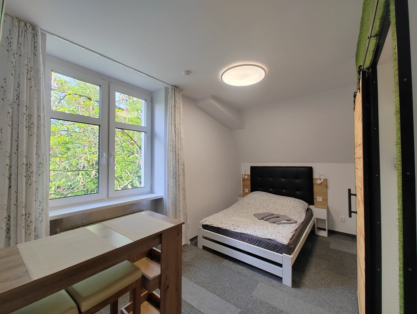 Studio 1. Studio-Apartment mit Bad und Kochnische